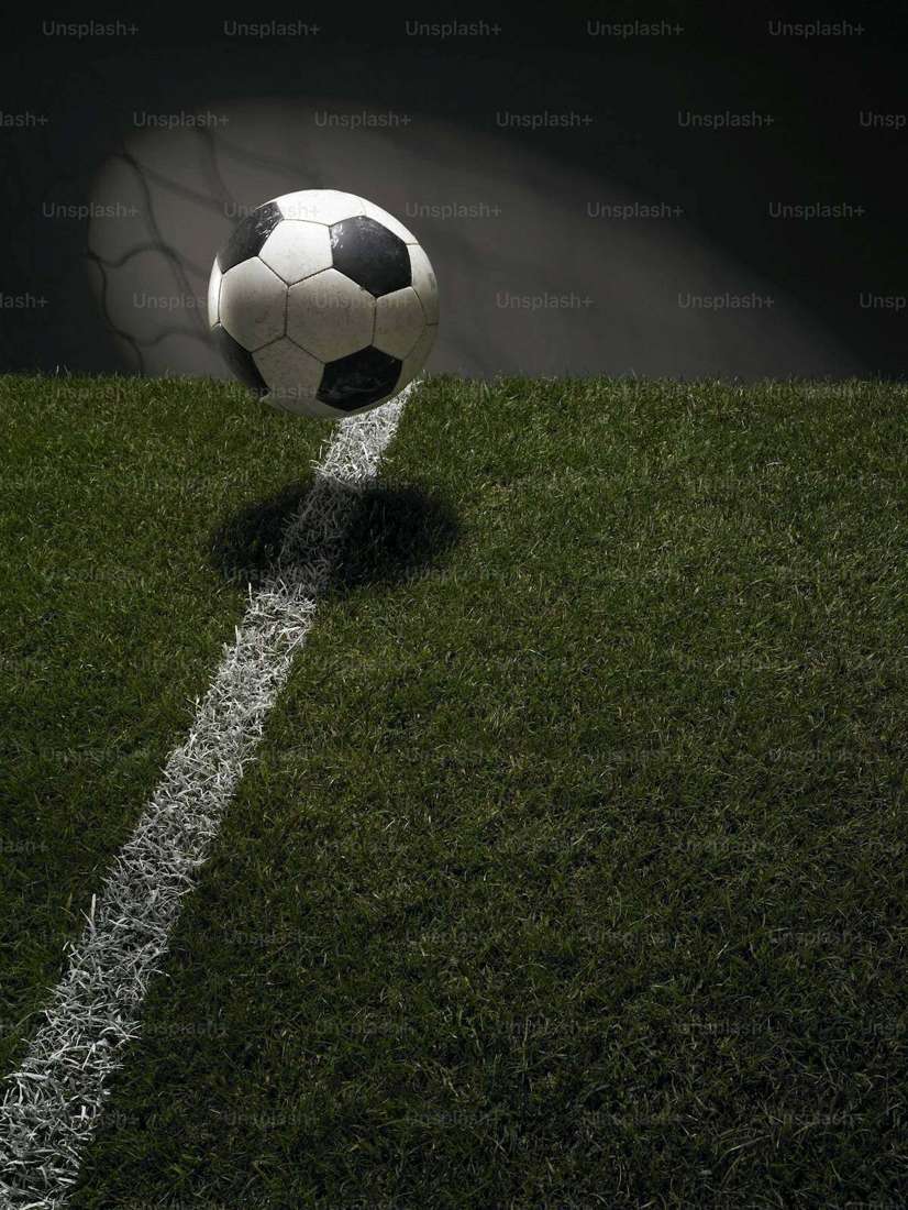 Bola di atas lapangan hijau sebagai metafora permainan yang sehat